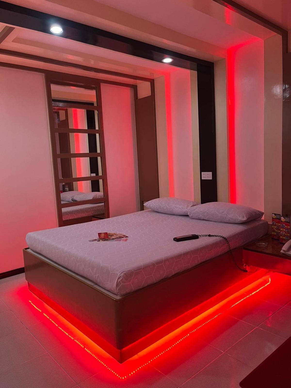 Hotel Sogo Quirino Маніла Екстер'єр фото