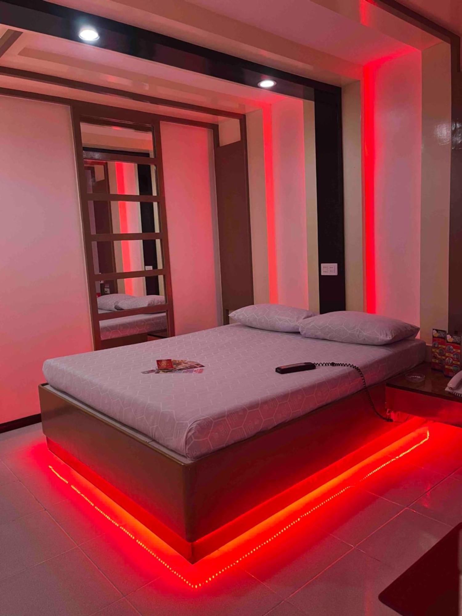 Hotel Sogo Quirino Маніла Екстер'єр фото