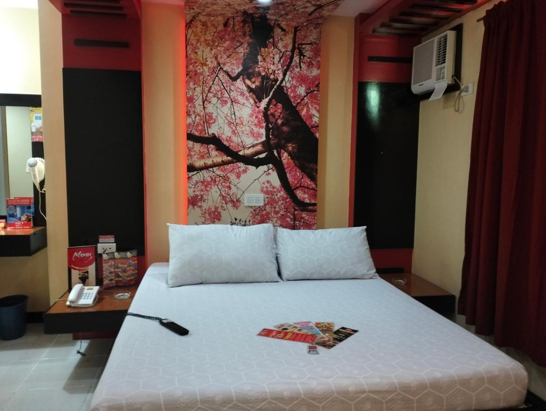 Hotel Sogo Quirino Маніла Екстер'єр фото