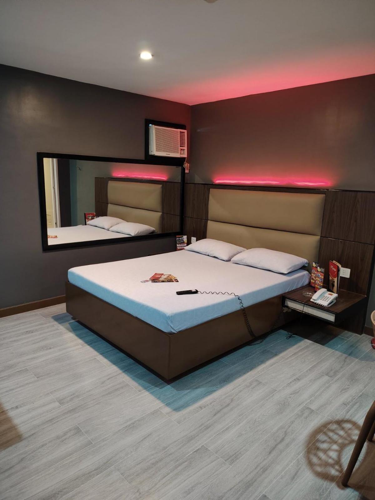 Hotel Sogo Quirino Маніла Екстер'єр фото