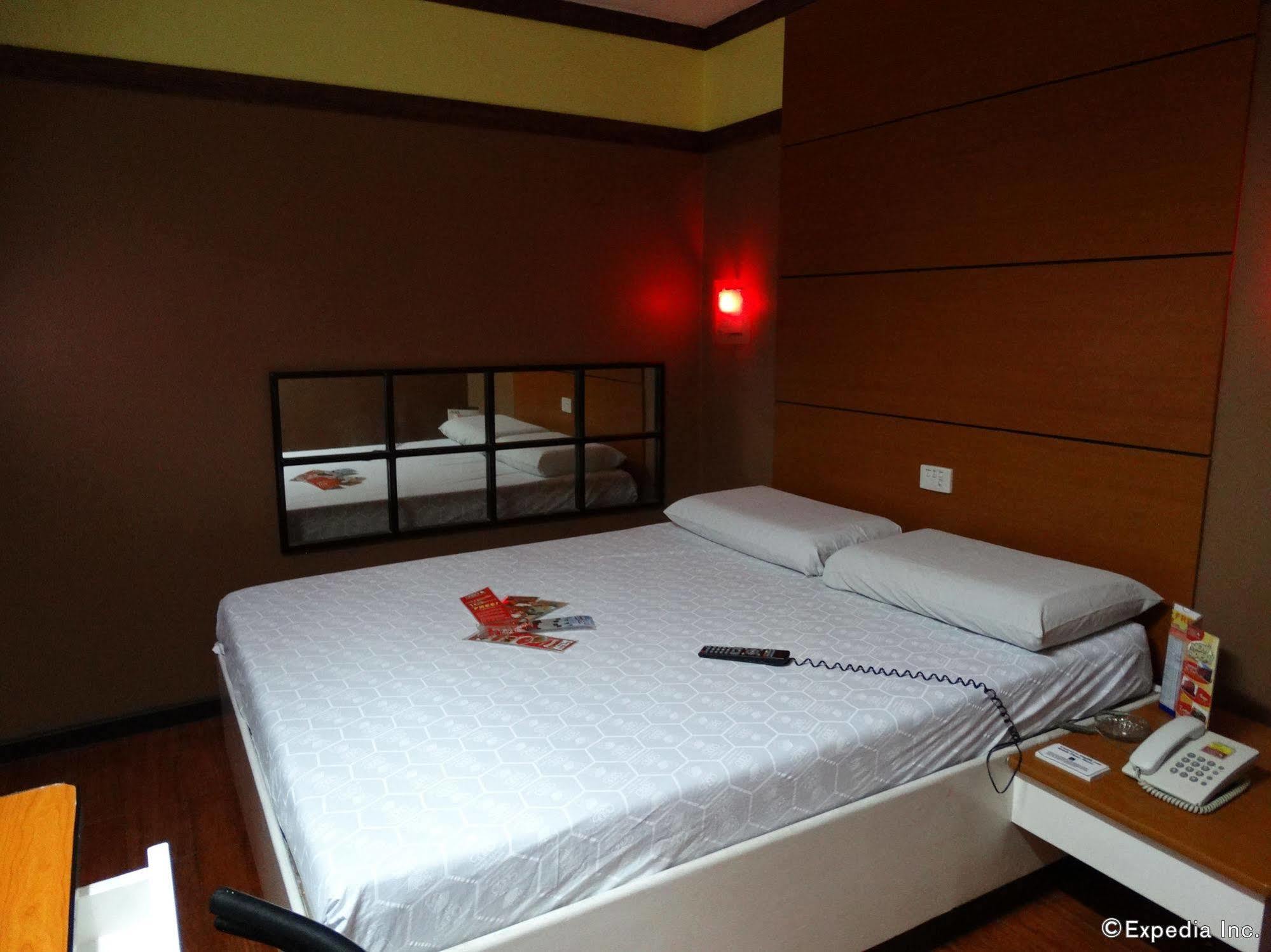 Hotel Sogo Quirino Маніла Екстер'єр фото