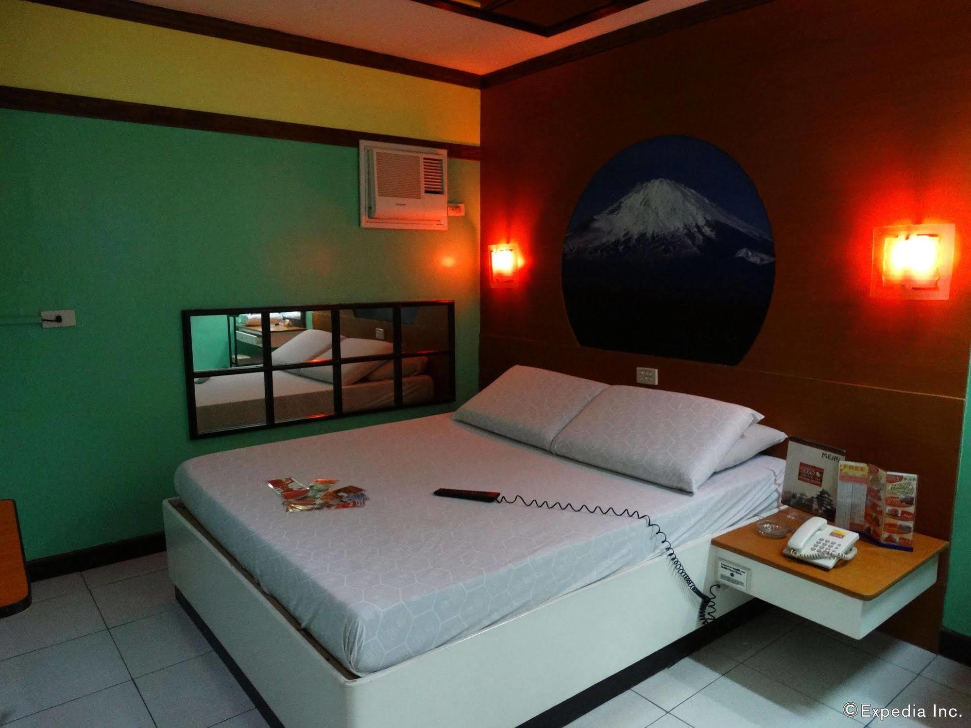 Hotel Sogo Quirino Маніла Екстер'єр фото