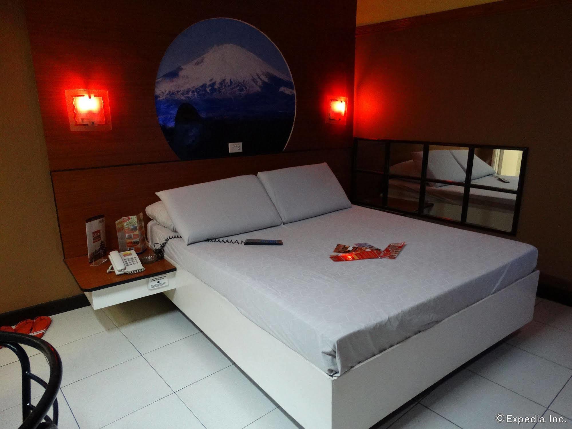Hotel Sogo Quirino Маніла Екстер'єр фото