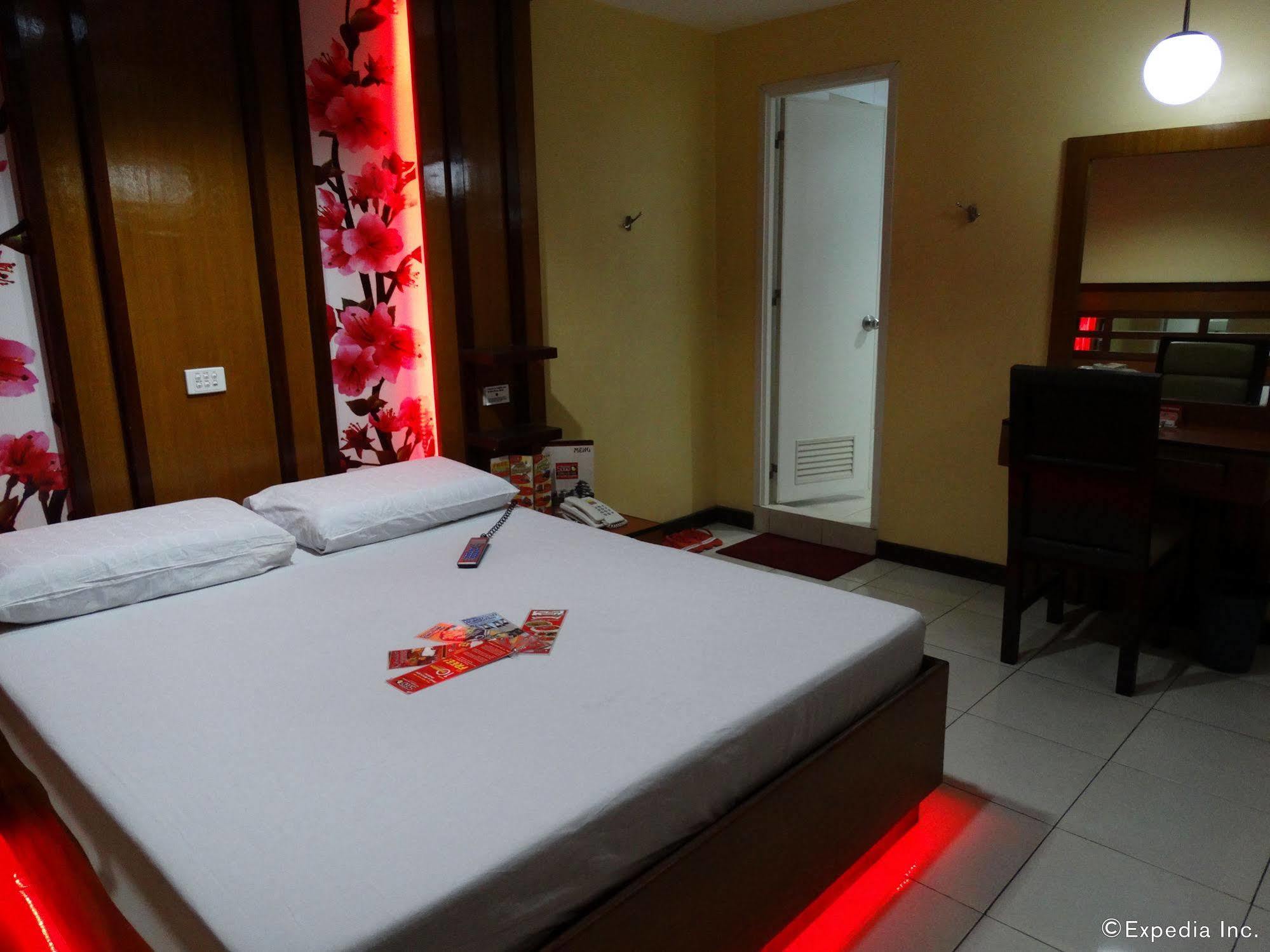 Hotel Sogo Quirino Маніла Екстер'єр фото