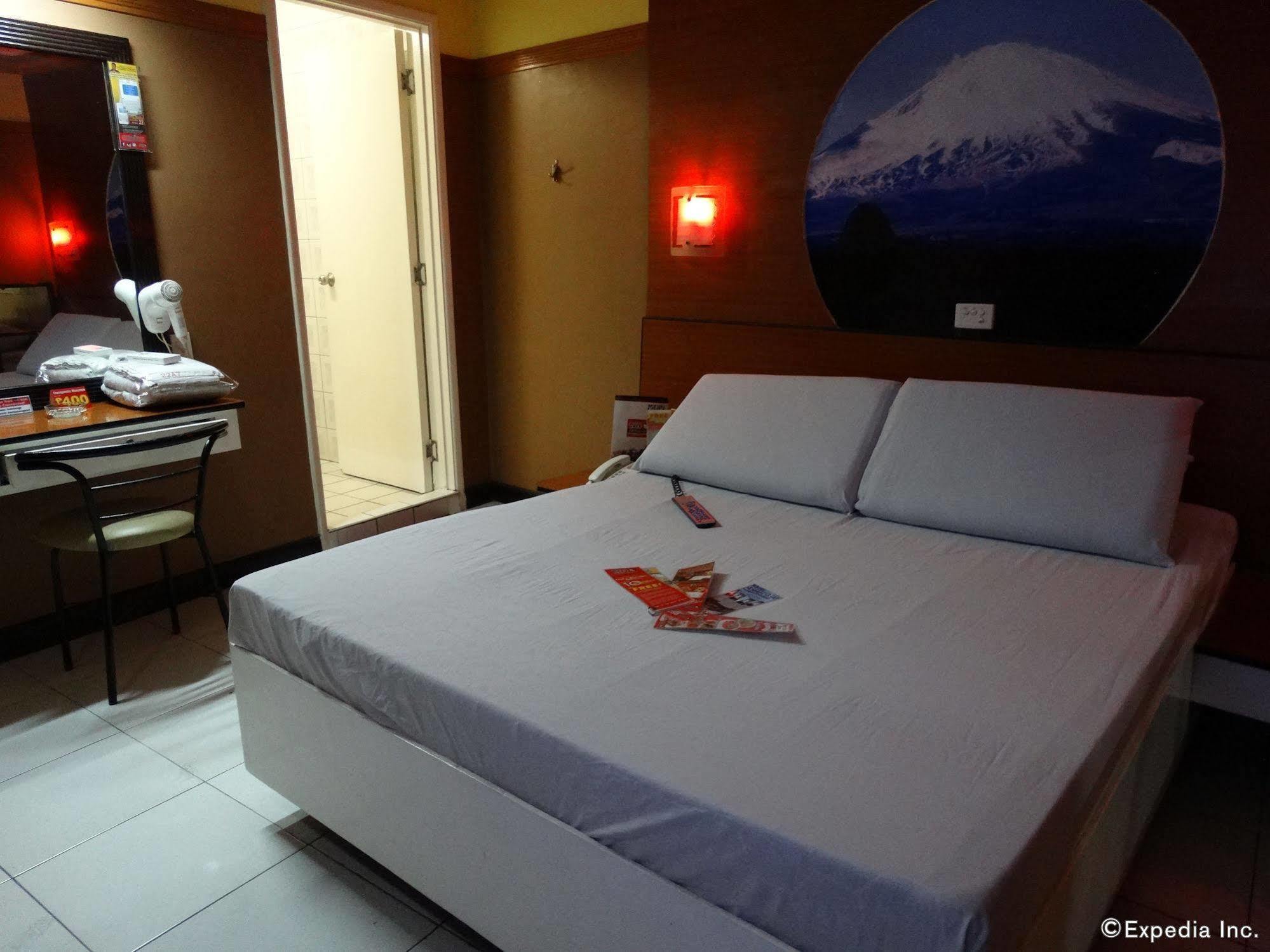 Hotel Sogo Quirino Маніла Екстер'єр фото