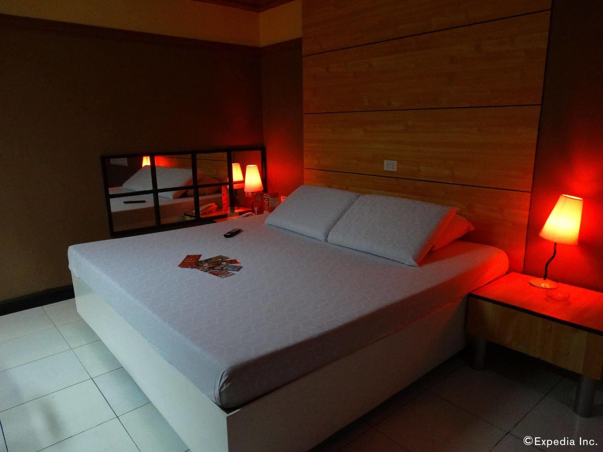 Hotel Sogo Quirino Маніла Екстер'єр фото