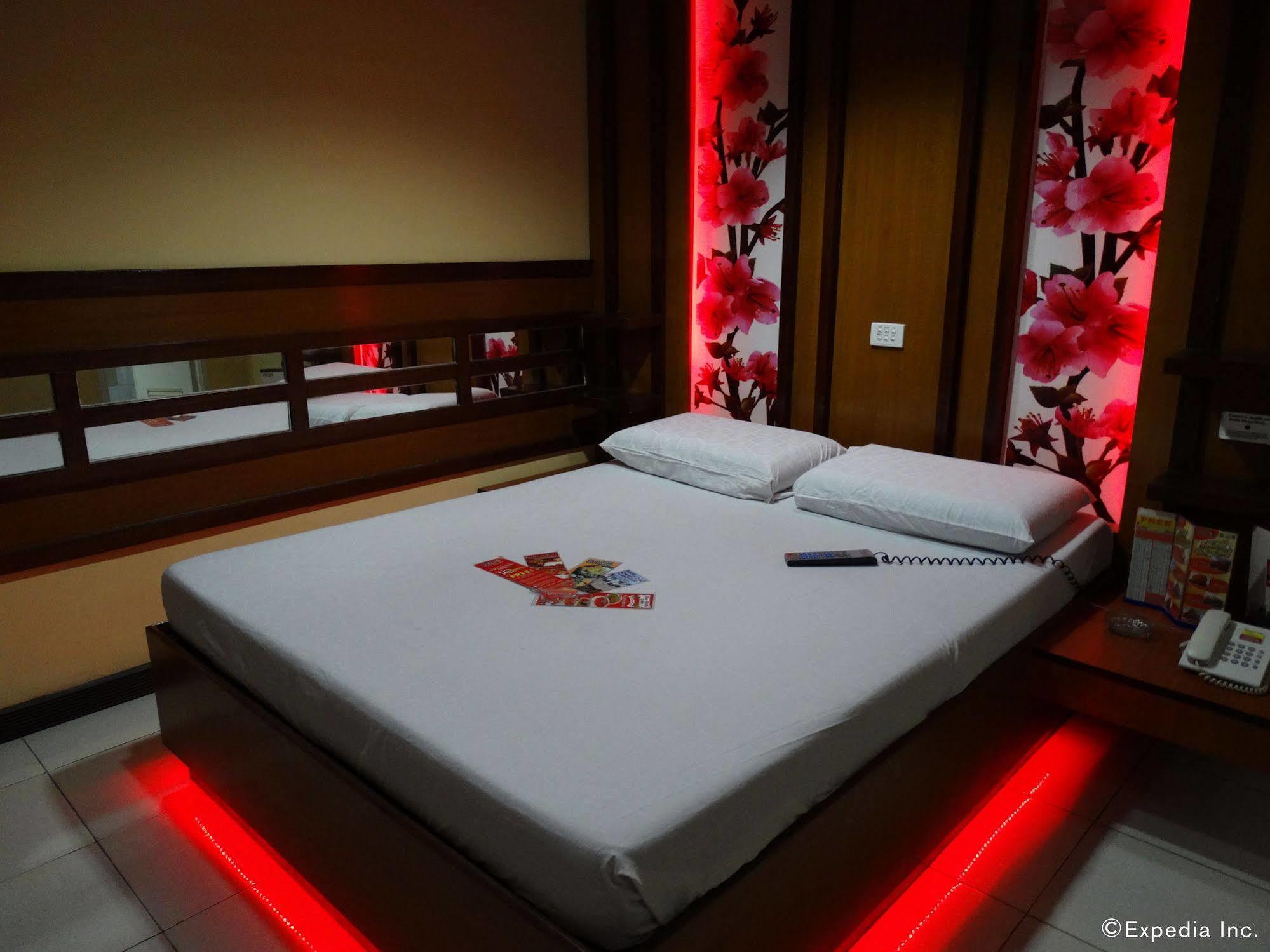 Hotel Sogo Quirino Маніла Екстер'єр фото