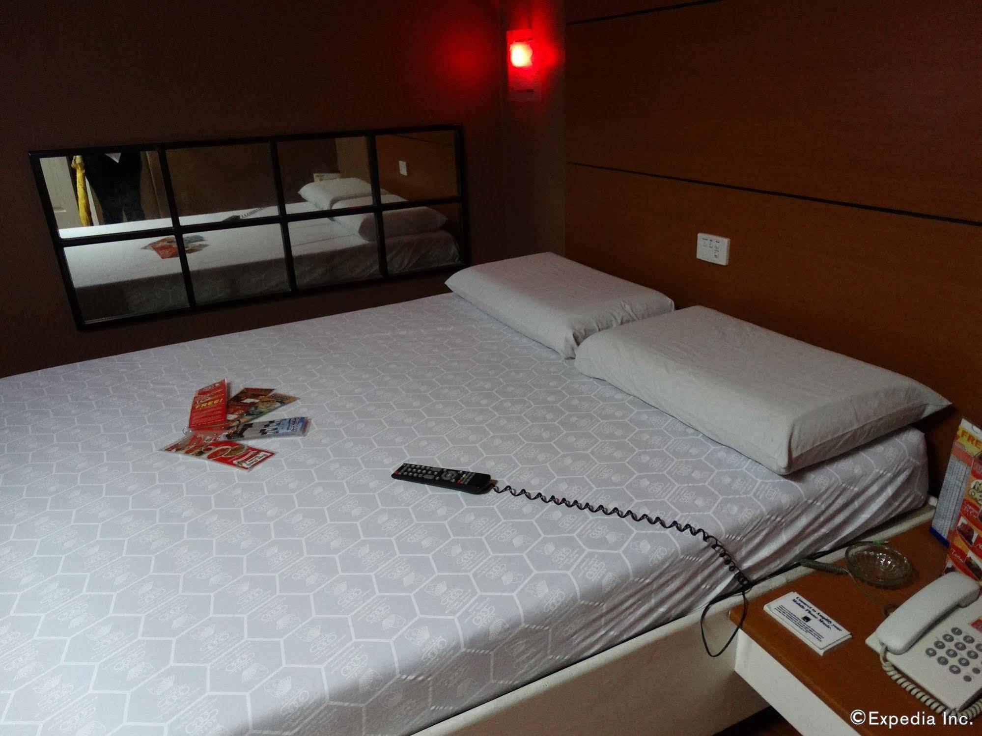 Hotel Sogo Quirino Маніла Екстер'єр фото